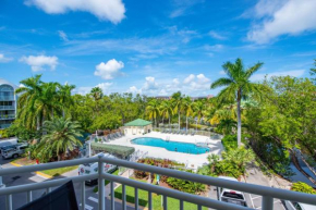 The Barbados -Bright Condo w Pool